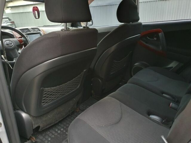 Серый Тойота РАВ 4, объемом двигателя 2 л и пробегом 238 тыс. км за 9500 $, фото 5 на Automoto.ua