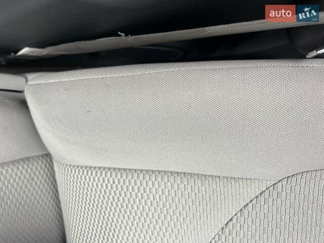 Серый Тойота РАВ 4, объемом двигателя 2.4 л и пробегом 143 тыс. км за 8500 $, фото 23 на Automoto.ua