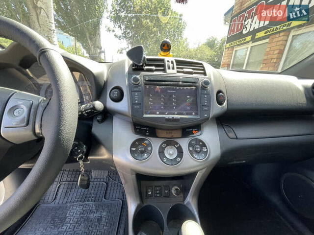Серый Тойота РАВ 4, объемом двигателя 2 л и пробегом 240 тыс. км за 8700 $, фото 8 на Automoto.ua