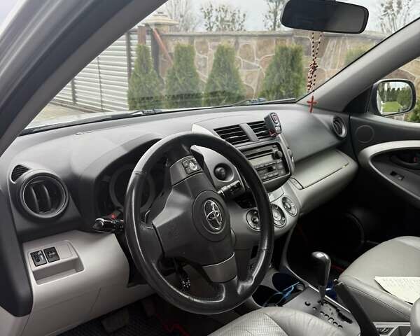 Сірий Тойота РАВ 4, об'ємом двигуна 2.4 л та пробігом 144 тис. км за 11200 $, фото 12 на Automoto.ua