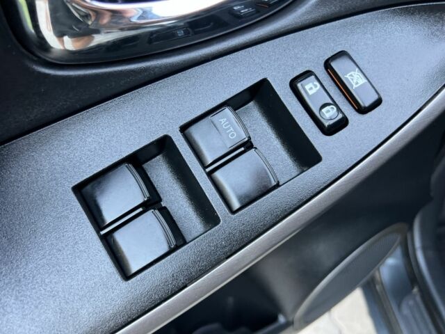 Сірий Тойота РАВ 4, об'ємом двигуна 2.2 л та пробігом 216 тис. км за 8200 $, фото 12 на Automoto.ua