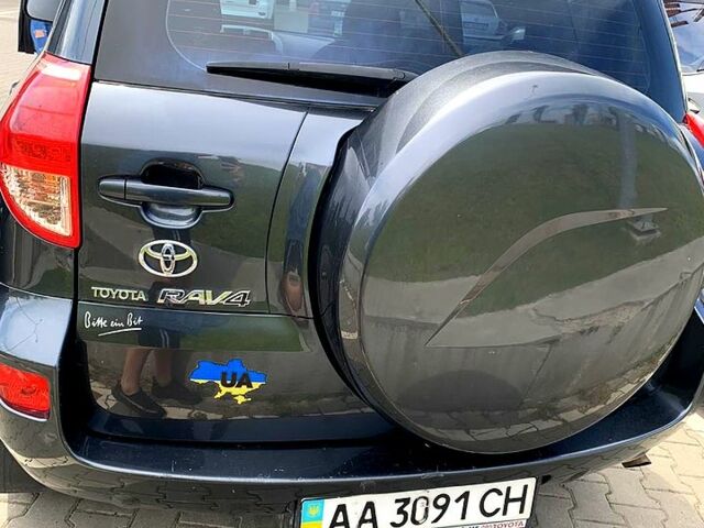 Сірий Тойота РАВ 4, об'ємом двигуна 2 л та пробігом 160 тис. км за 9800 $, фото 2 на Automoto.ua