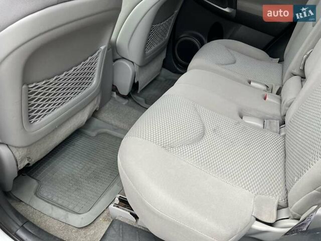 Серый Тойота РАВ 4, объемом двигателя 2.4 л и пробегом 143 тыс. км за 8500 $, фото 14 на Automoto.ua