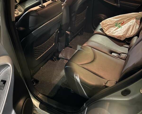 Серый Тойота РАВ 4, объемом двигателя 2.2 л и пробегом 350 тыс. км за 8550 $, фото 2 на Automoto.ua