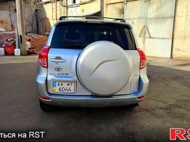 Сірий Тойота РАВ 4, об'ємом двигуна 2.4 л та пробігом 230 тис. км за 9000 $, фото 5 на Automoto.ua