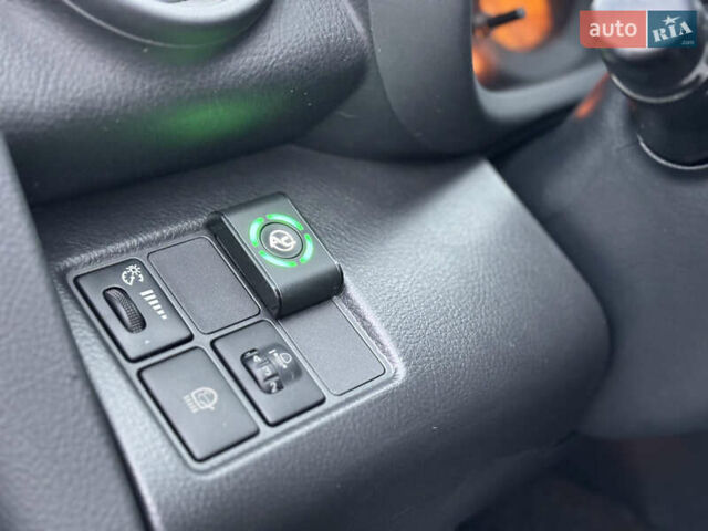 Серый Тойота РАВ 4, объемом двигателя 2 л и пробегом 172 тыс. км за 9500 $, фото 23 на Automoto.ua