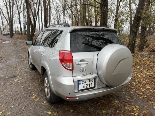 Сірий Тойота РАВ 4, об'ємом двигуна 2.4 л та пробігом 174 тис. км за 11700 $, фото 1 на Automoto.ua