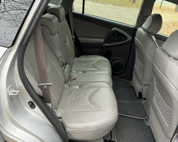 Серый Тойота РАВ 4, объемом двигателя 2.4 л и пробегом 174 тыс. км за 11700 $, фото 7 на Automoto.ua