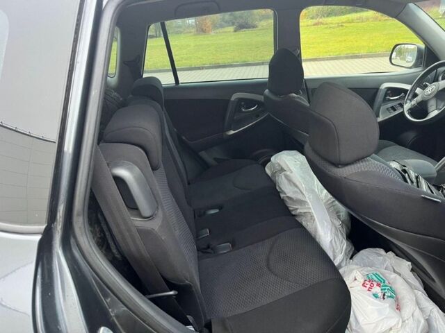 Серый Тойота РАВ 4, объемом двигателя 2.2 л и пробегом 350 тыс. км за 5100 $, фото 7 на Automoto.ua