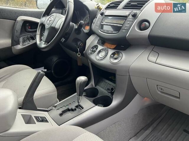 Серый Тойота РАВ 4, объемом двигателя 2.4 л и пробегом 143 тыс. км за 8500 $, фото 17 на Automoto.ua