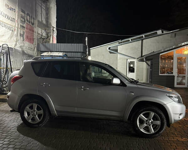 Серый Тойота РАВ 4, объемом двигателя 2.2 л и пробегом 238 тыс. км за 9500 $, фото 2 на Automoto.ua