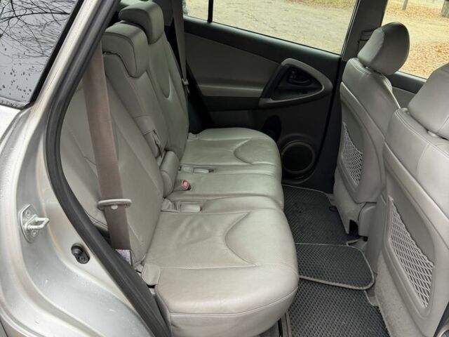 Сірий Тойота РАВ 4, об'ємом двигуна 2.4 л та пробігом 174 тис. км за 11700 $, фото 4 на Automoto.ua