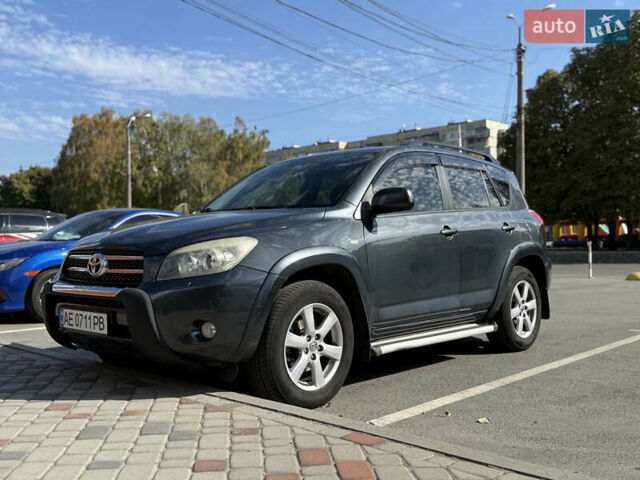 Серый Тойота РАВ 4, объемом двигателя 2.4 л и пробегом 155 тыс. км за 11000 $, фото 20 на Automoto.ua