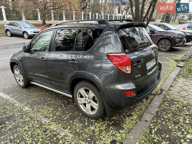 Серый Тойота РАВ 4, объемом двигателя 2.23 л и пробегом 275 тыс. км за 9000 $, фото 1 на Automoto.ua