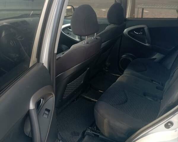 Серый Тойота РАВ 4, объемом двигателя 2 л и пробегом 203 тыс. км за 7999 $, фото 6 на Automoto.ua