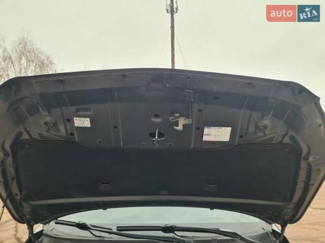 Серый Тойота РАВ 4, объемом двигателя 2 л и пробегом 238 тыс. км за 8800 $, фото 3 на Automoto.ua