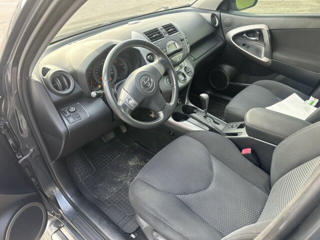 Серый Тойота РАВ 4, объемом двигателя 2 л и пробегом 215 тыс. км за 8700 $, фото 7 на Automoto.ua