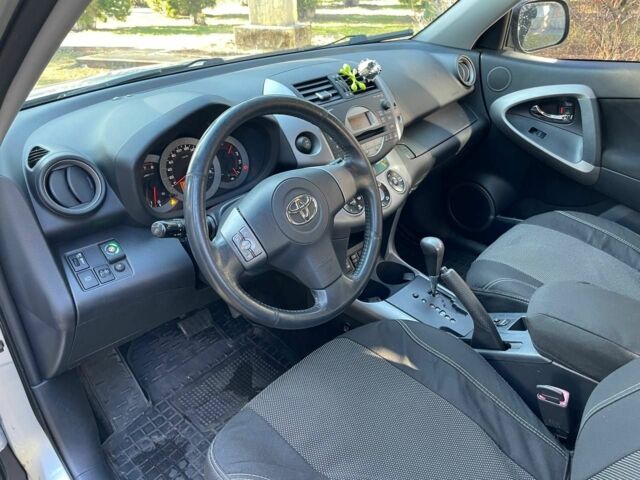 Тойота РАВ 4 2007 в Василькове на Automoto.ua Серый Тойота РАВ 4, объемом двигателя 2 л и пробегом 195 тыс. км за 10200 $, фото 7 на Automoto.ua