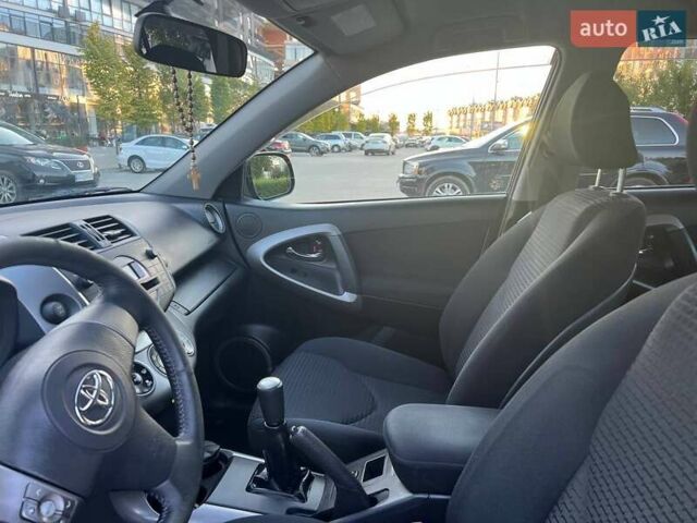 Серый Тойота РАВ 4, объемом двигателя 2 л и пробегом 243 тыс. км за 8800 $, фото 18 на Automoto.ua