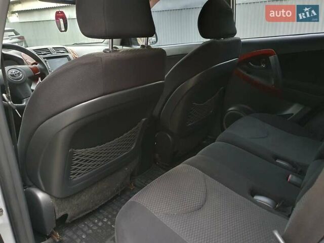 Сірий Тойота РАВ 4, об'ємом двигуна 2 л та пробігом 238 тис. км за 9500 $, фото 5 на Automoto.ua