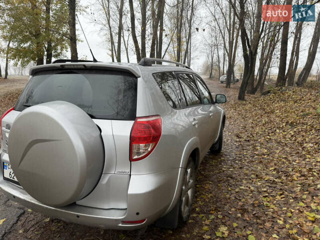 Серый Тойота РАВ 4, объемом двигателя 2.4 л и пробегом 174 тыс. км за 11700 $, фото 4 на Automoto.ua