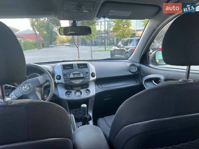 Серый Тойота РАВ 4, объемом двигателя 2 л и пробегом 243 тыс. км за 8800 $, фото 20 на Automoto.ua