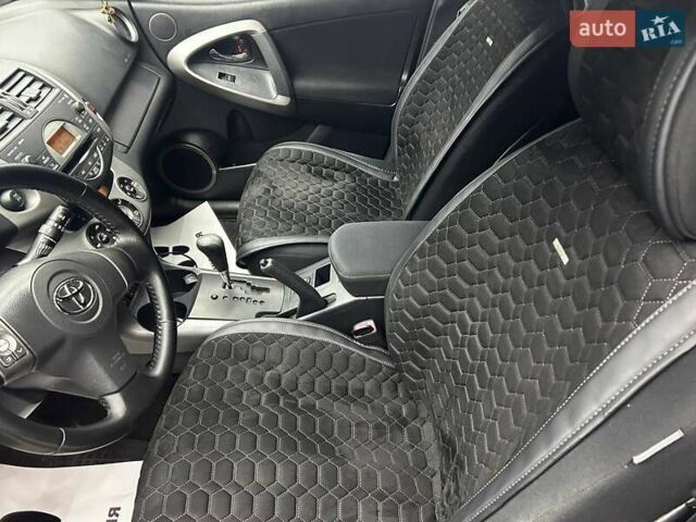 Серый Тойота РАВ 4, объемом двигателя 2 л и пробегом 220 тыс. км за 9300 $, фото 9 на Automoto.ua