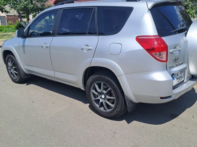 Серый Тойота РАВ 4, объемом двигателя 2.4 л и пробегом 273 тыс. км за 9500 $, фото 4 на Automoto.ua