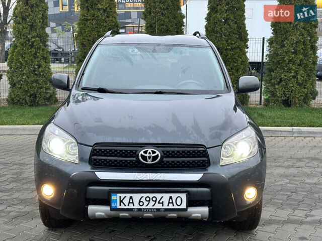 Серый Тойота РАВ 4, объемом двигателя 2 л и пробегом 172 тыс. км за 9500 $, фото 2 на Automoto.ua