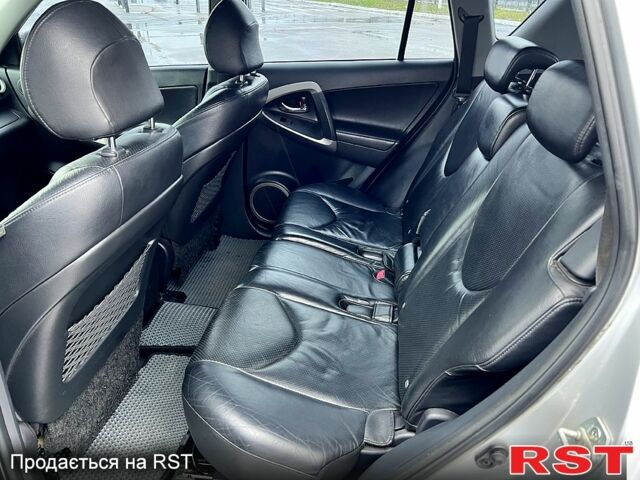 Серый Тойота РАВ 4, объемом двигателя 2 л и пробегом 226 тыс. км за 7999 $, фото 3 на Automoto.ua