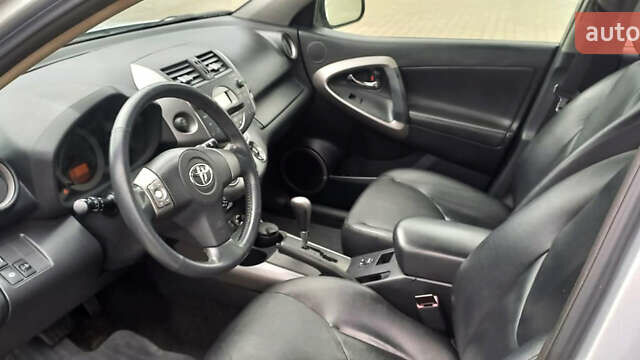 Сірий Тойота РАВ 4, об'ємом двигуна 2.4 л та пробігом 194 тис. км за 11900 $, фото 15 на Automoto.ua