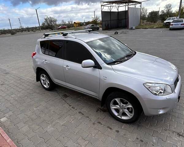 Сірий Тойота РАВ 4, об'ємом двигуна 2.2 л та пробігом 244 тис. км за 9500 $, фото 3 на Automoto.ua