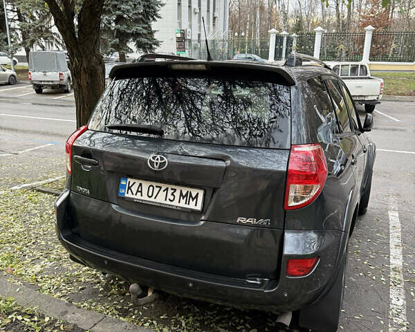 Серый Тойота РАВ 4, объемом двигателя 2.23 л и пробегом 275 тыс. км за 9000 $, фото 2 на Automoto.ua