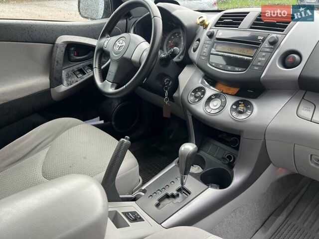 Серый Тойота РАВ 4, объемом двигателя 2.4 л и пробегом 143 тыс. км за 8500 $, фото 9 на Automoto.ua