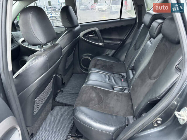 Серый Тойота РАВ 4, объемом двигателя 2 л и пробегом 172 тыс. км за 9500 $, фото 15 на Automoto.ua