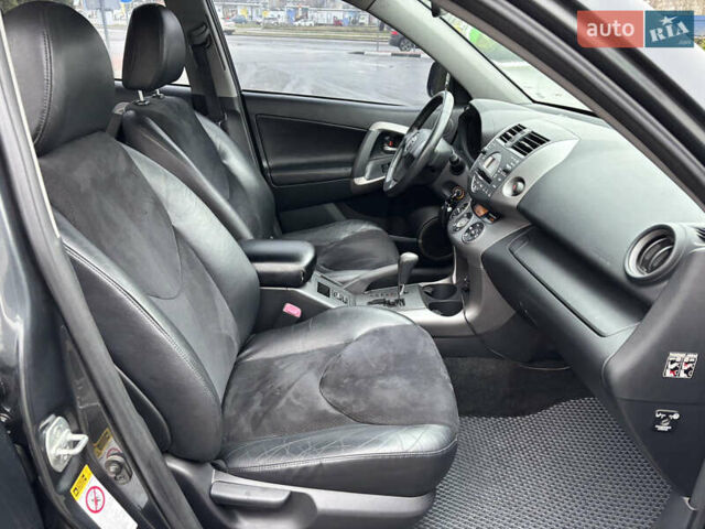 Серый Тойота РАВ 4, объемом двигателя 2 л и пробегом 172 тыс. км за 9500 $, фото 20 на Automoto.ua