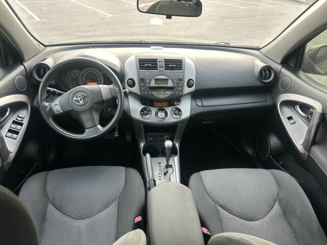 Серый Тойота РАВ 4, объемом двигателя 2 л и пробегом 215 тыс. км за 8700 $, фото 6 на Automoto.ua