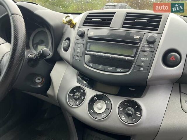 Серый Тойота РАВ 4, объемом двигателя 2.4 л и пробегом 143 тыс. км за 8500 $, фото 12 на Automoto.ua