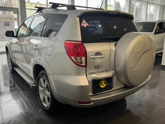 Серый Тойота РАВ 4, объемом двигателя 2.4 л и пробегом 144 тыс. км за 11000 $, фото 4 на Automoto.ua