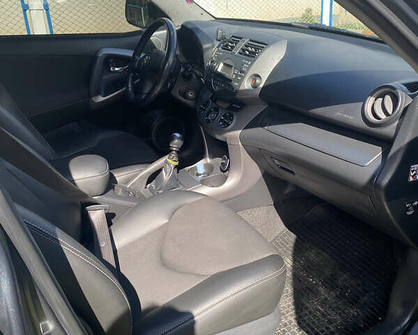 Серый Тойота РАВ 4, объемом двигателя 2.23 л и пробегом 203 тыс. км за 9990 $, фото 6 на Automoto.ua