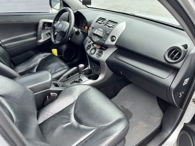 Серый Тойота РАВ 4, объемом двигателя 2 л и пробегом 226 тыс. км за 7999 $, фото 17 на Automoto.ua