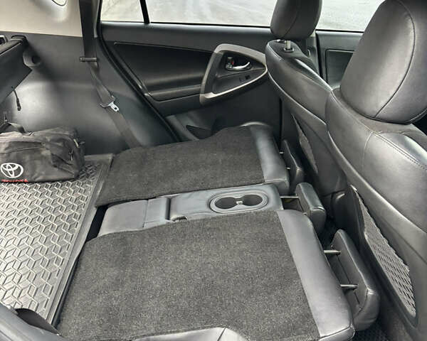 Серый Тойота РАВ 4, объемом двигателя 2 л и пробегом 172 тыс. км за 9500 $, фото 31 на Automoto.ua