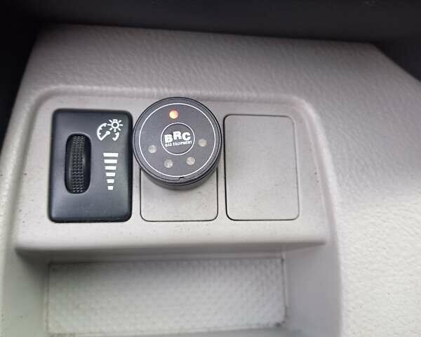 Серый Тойота РАВ 4, объемом двигателя 0 л и пробегом 282 тыс. км за 7700 $, фото 4 на Automoto.ua