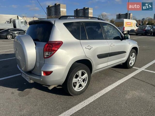 Серый Тойота РАВ 4, объемом двигателя 2.23 л и пробегом 279 тыс. км за 10100 $, фото 4 на Automoto.ua