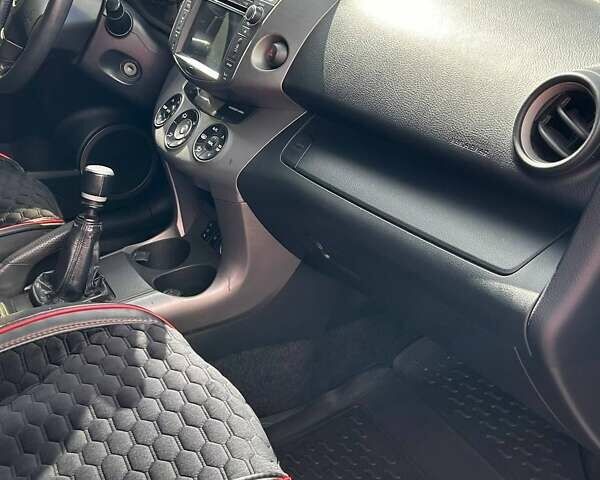 Сірий Тойота РАВ 4, об'ємом двигуна 2.2 л та пробігом 244 тис. км за 9500 $, фото 14 на Automoto.ua