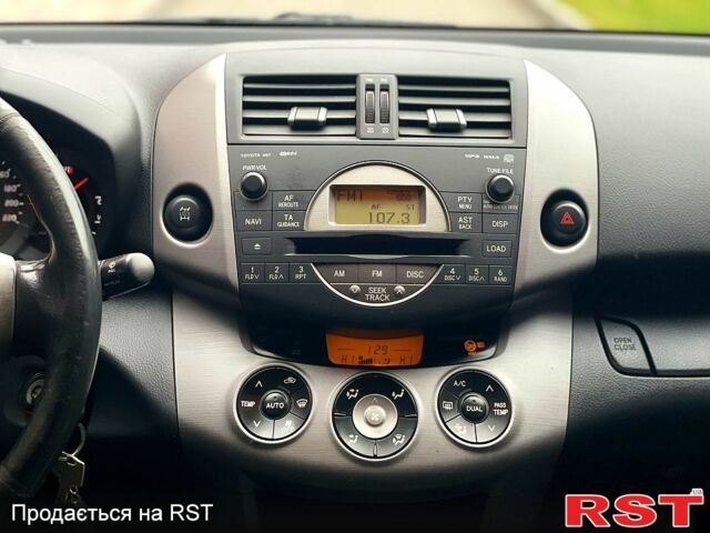 Серый Тойота РАВ 4, объемом двигателя 2 л и пробегом 200 тыс. км за 8800 $, фото 2 на Automoto.ua