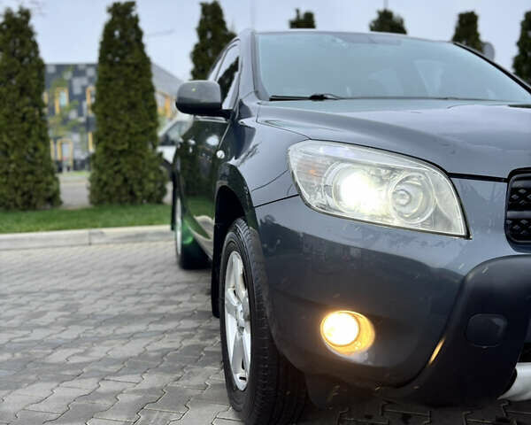 Серый Тойота РАВ 4, объемом двигателя 2 л и пробегом 172 тыс. км за 9500 $, фото 9 на Automoto.ua