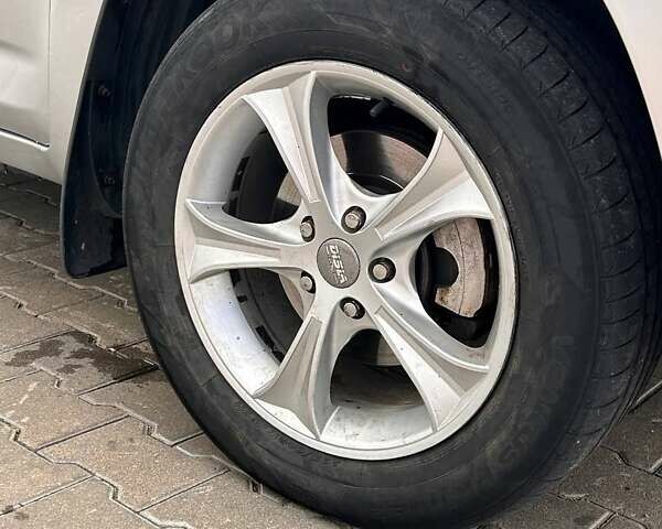 Сірий Тойота РАВ 4, об'ємом двигуна 2.2 л та пробігом 244 тис. км за 9500 $, фото 7 на Automoto.ua