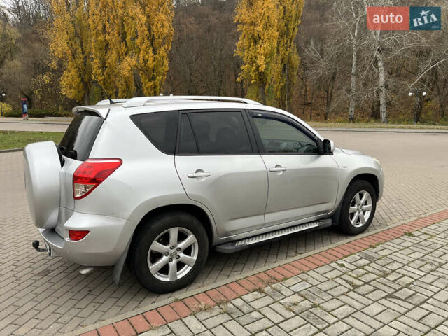 Серый Тойота РАВ 4, объемом двигателя 2 л и пробегом 219 тыс. км за 10500 $, фото 1 на Automoto.ua