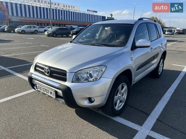 Серый Тойота РАВ 4, объемом двигателя 2.23 л и пробегом 279 тыс. км за 10100 $, фото 1 на Automoto.ua